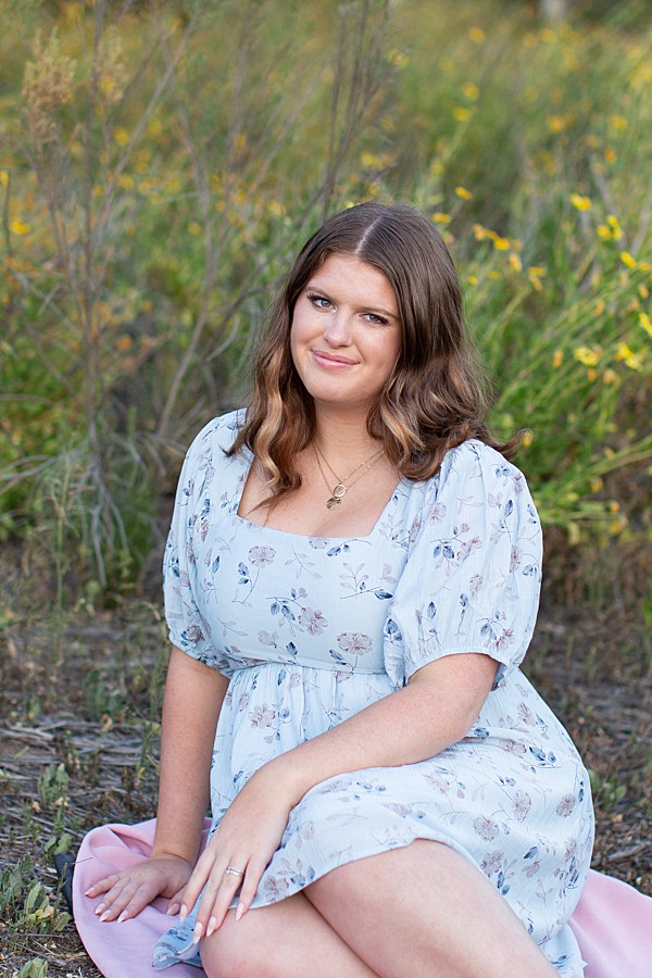 Senior Girls Session | Spring Wildflowers | Photography by Aubrey Rae