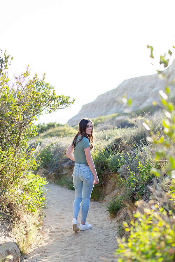 Torrey Pines State Beach | Aubrey Rae | senior girl portraits walking down path